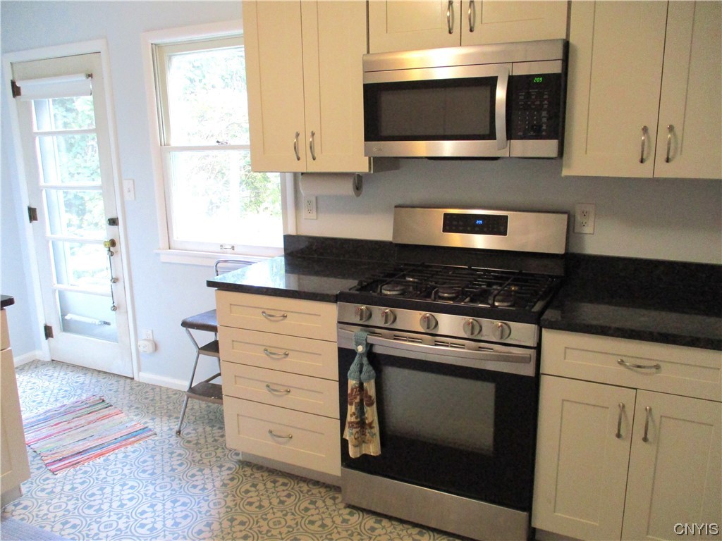 208 Eureka Drive Manlius, NY 13104 - Photo 13 of 21