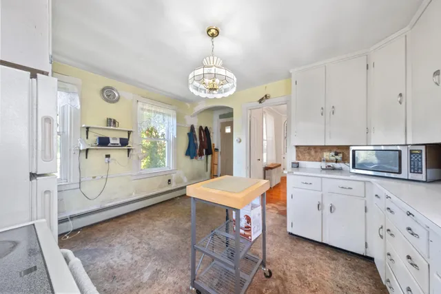 $349,000 | Undisclosed Address, Thomaston, ME 04861