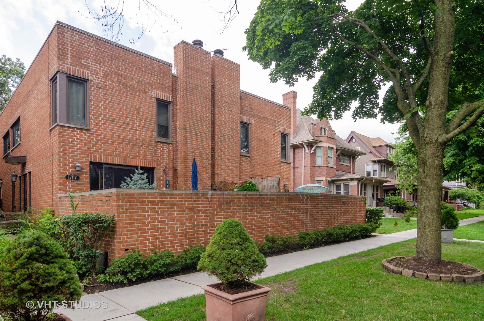 1707 West Chase Avenue, Unit B Chicago, IL 60626 - Photo 1 of 10