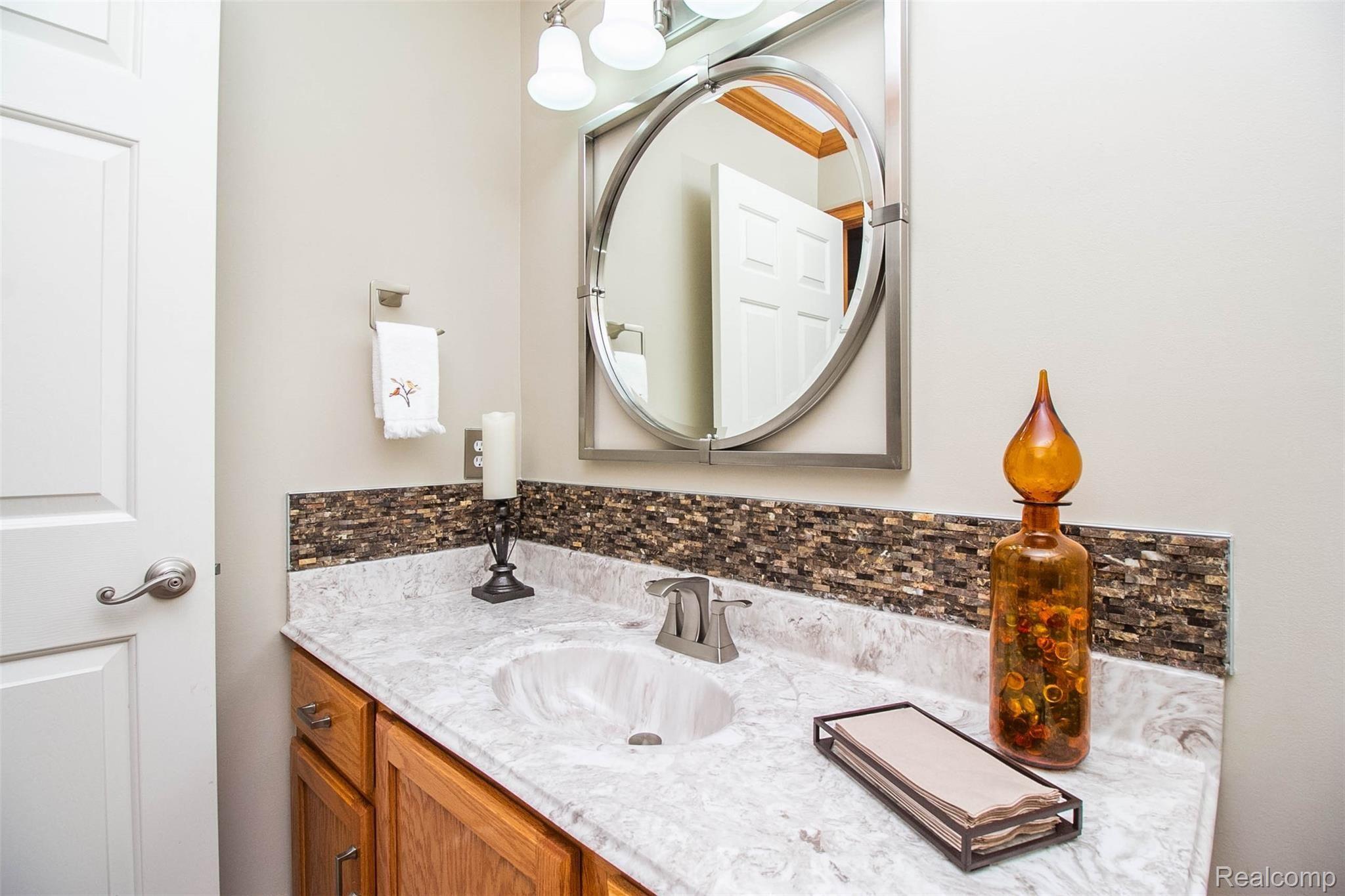 46738 West Ridge Drive Macomb, MI 48044 - Photo 23 of 54 24.jpg