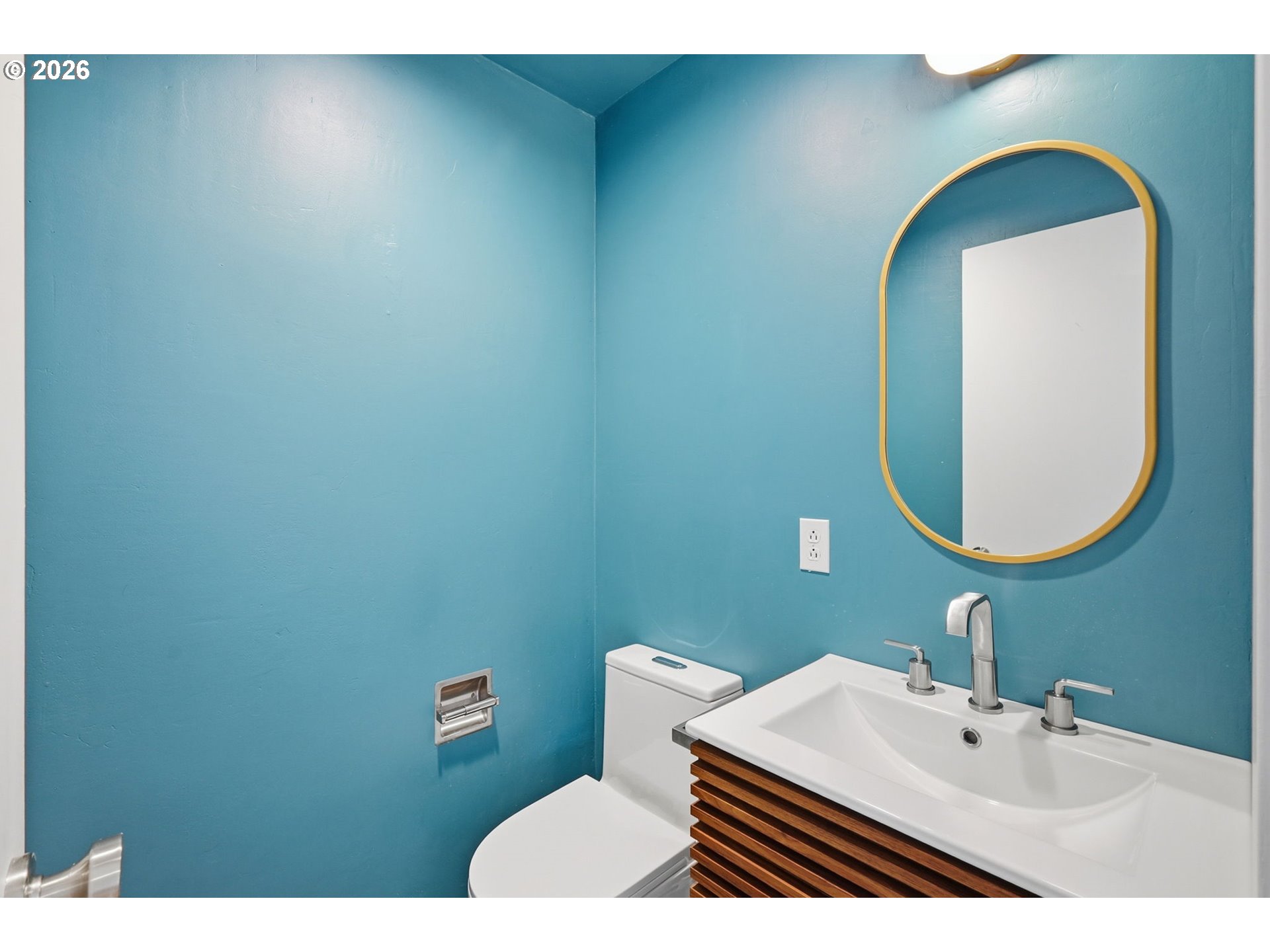 3834 Onyx Street Eugene, OR 97405 - Photo 21 of 43 a bathroom with a sink and a mirror