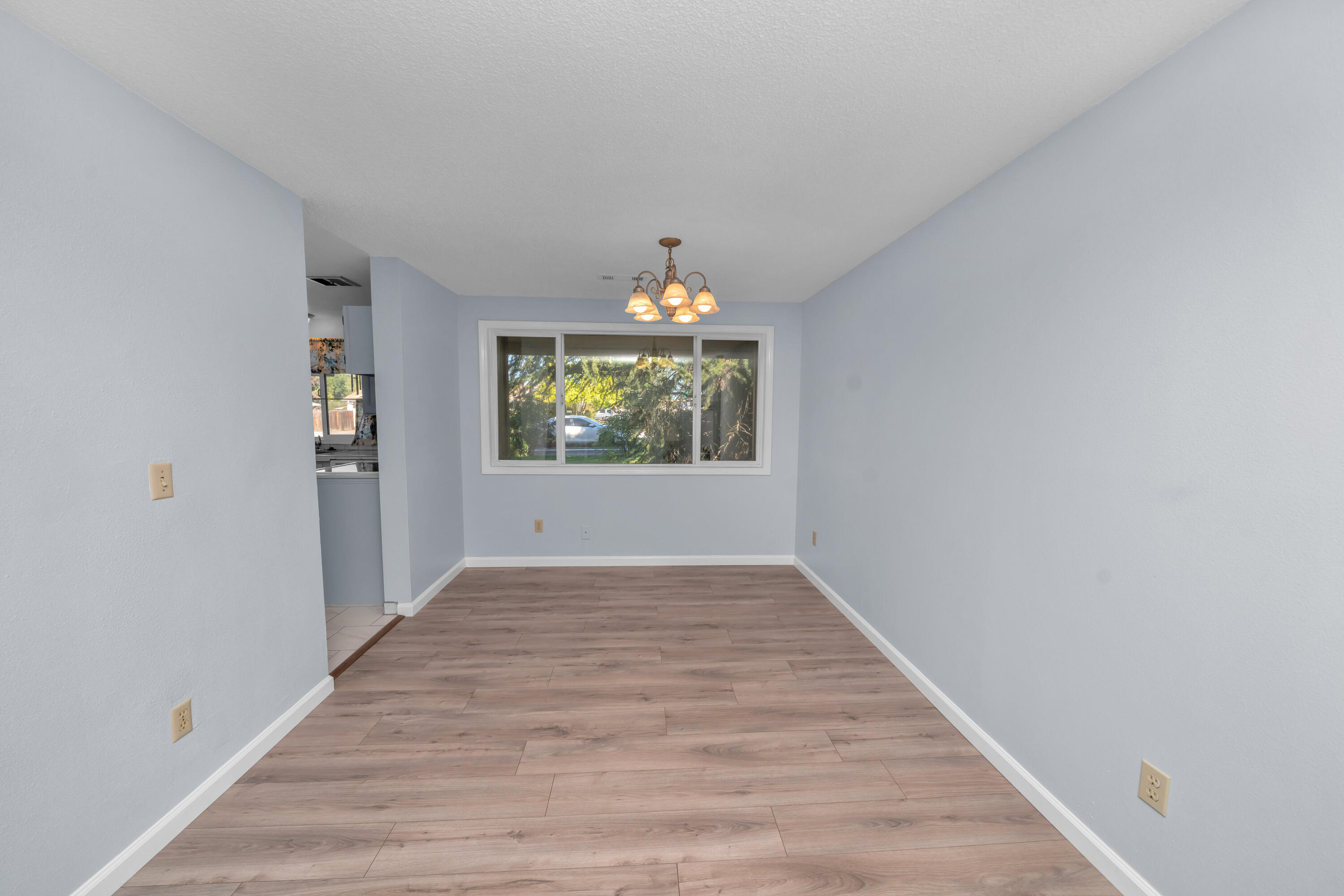 2606 Delta Waters Road Medford, OR 97504 - Photo 10 of 33 Dining Room