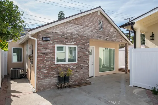 $3,000 | 2909 A Canada Boulevard, Unit A, Glendale, CA 91208