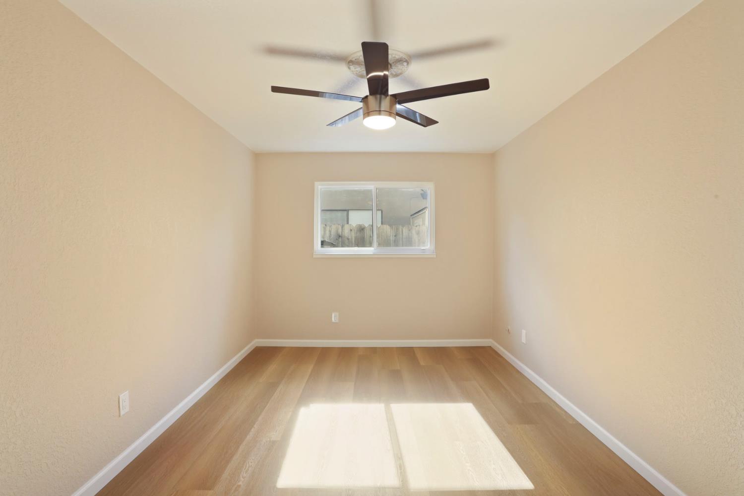 3524 Marsala Way Modesto, CA 95356 - Photo 23 of 40 an empty room with a window