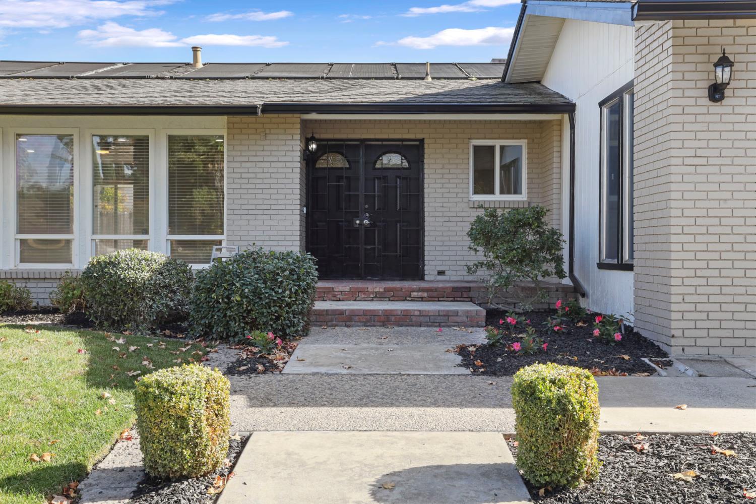 3524 Marsala Way Modesto, CA 95356 - Photo 3 of 40 a front view of a house