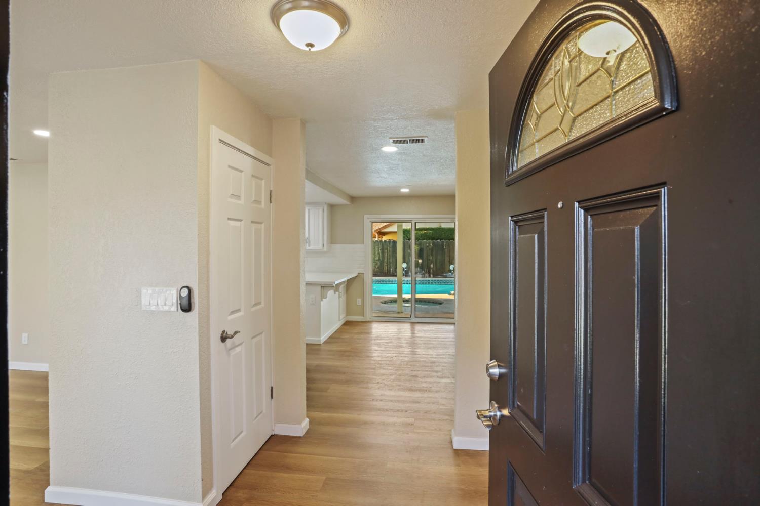 3524 Marsala Way Modesto, CA 95356 - Photo 4 of 40 a view of an entryway with a livingroom