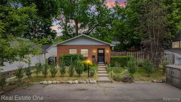 $249,900 | 225 1st Street, Fenton, MI 48430