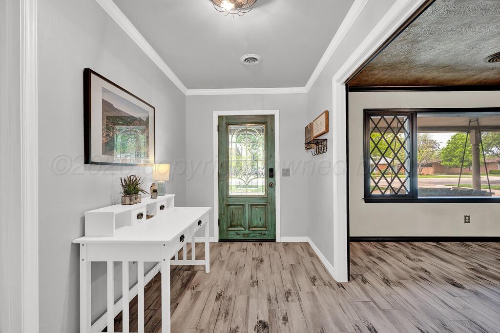 6213 Gainsborough Road Amarillo, TX 79106 - Photo 3 of 42 DSC_5513