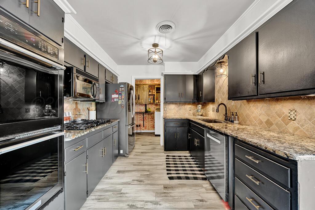 6213 Gainsborough Road Amarillo, TX 79106 - Photo 8 of 42 DSC_5396