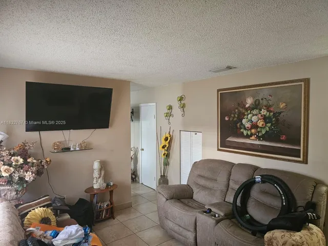 $272,000 | 1521 West 42nd Place, Unit 18, Hialeah, FL 33012