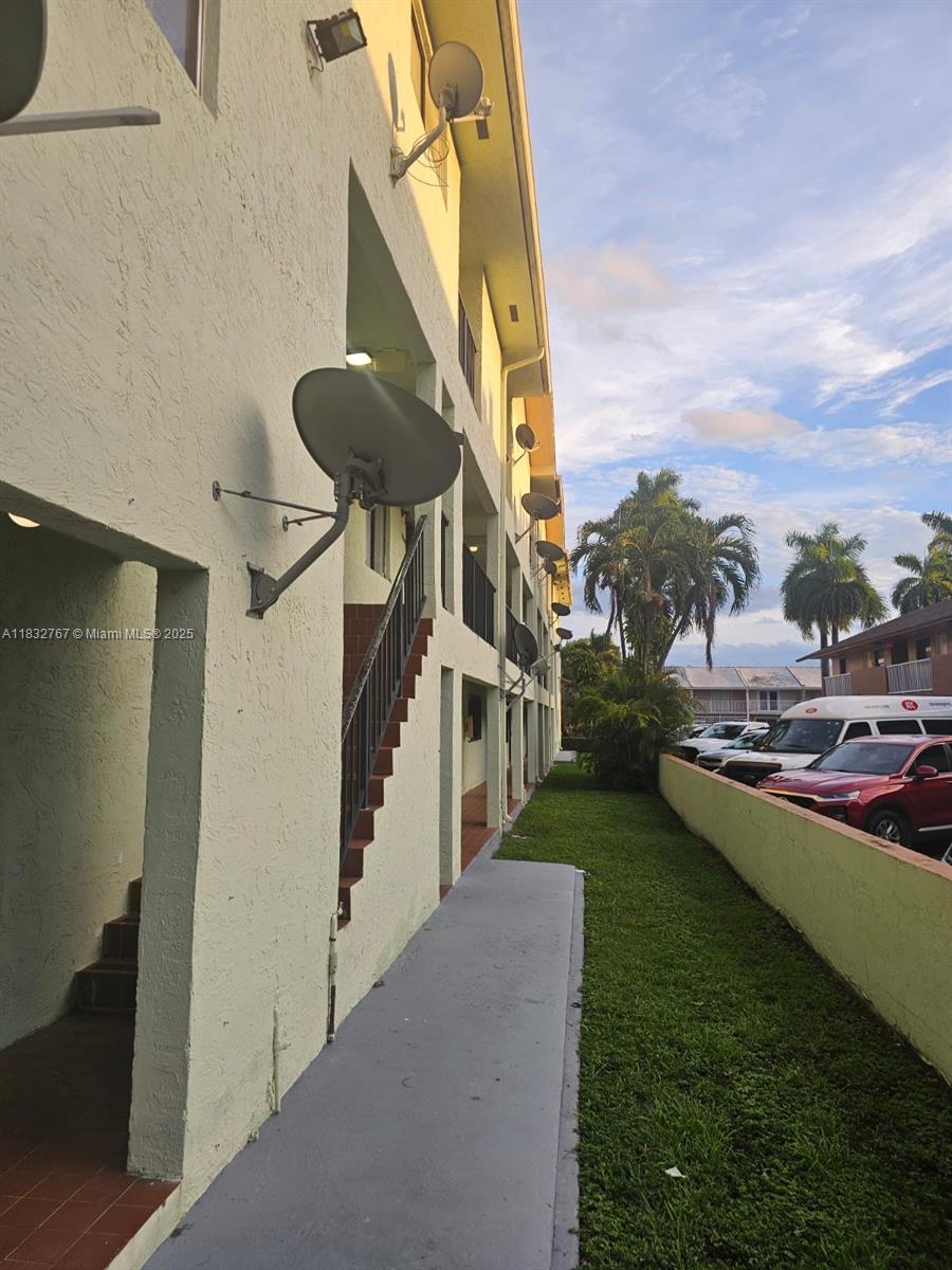1521 West 42nd Place, Unit 18 Hialeah, FL 33012 - Photo 2 of 14