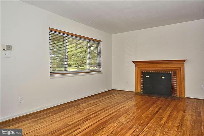 2106 Reedie Drive Silver Spring, MD 20902 - Photo 2 of 28 Living Room