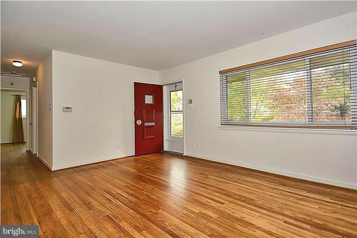 2106 Reedie Drive Silver Spring, MD 20902 - Photo 3 of 28 Living Room