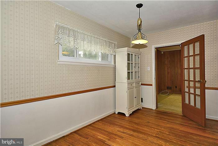 2106 Reedie Drive Silver Spring, MD 20902 - Photo 4 of 28 Living Room