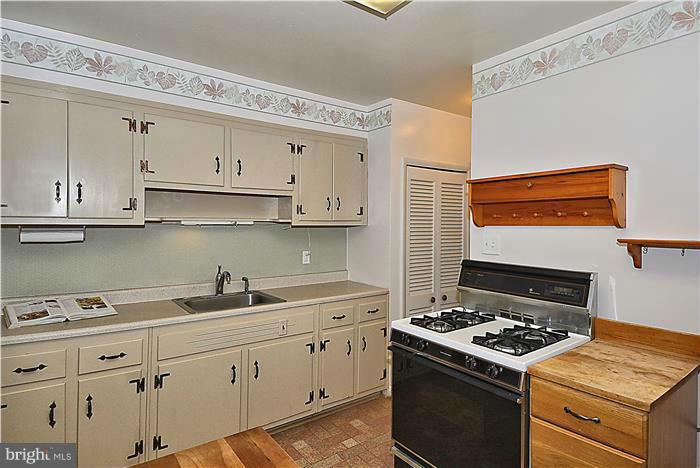 2106 Reedie Drive Silver Spring, MD 20902 - Photo 7 of 28 Kitchen