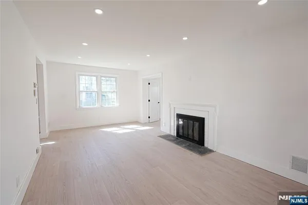 $7,500 | 52 Surrey Lane, Tenafly, NJ 07670