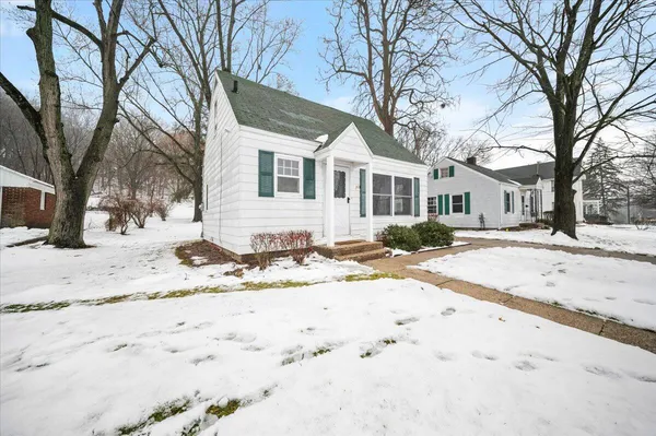 $230,000 | 713 North Jefferson Street, Lowell, MI 49331