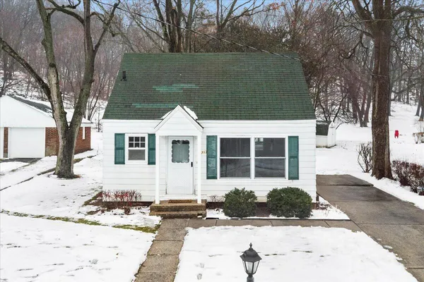 $230,000 | 713 North Jefferson Street, Lowell, MI 49331