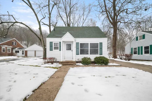 $230,000 | 713 North Jefferson Street, Lowell, MI 49331