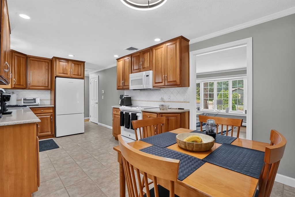 125 East Allen Ridge Road Springfield, MA 01118 - Photo 7 of 42