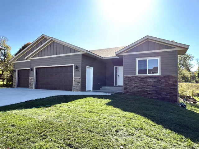 $579,787 | 2804 Oaklawn Drive, Northfield, MN 55057