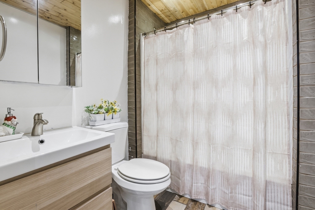 18 Haynes Street Worcester, MA 01603 - Photo 13 of 41