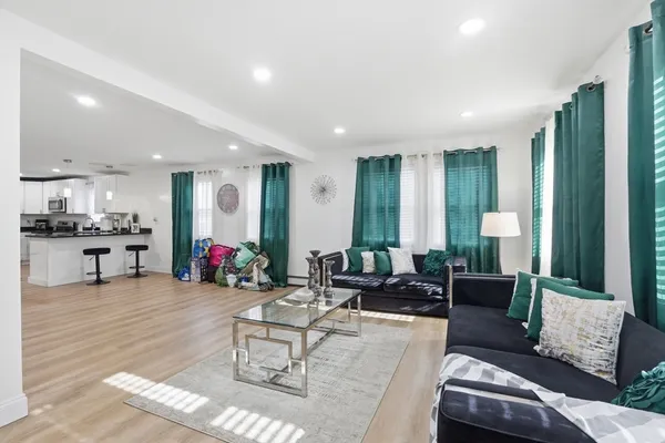 $799,900 | 18 Haynes Street, Worcester, MA 01603