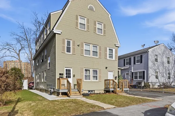 $799,900 | 18 Haynes Street, Worcester, MA 01603