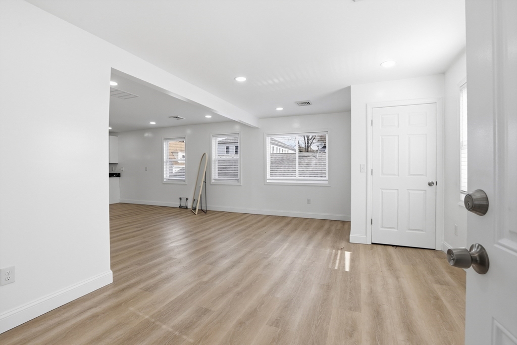 18 Haynes Street Worcester, MA 01603 - Photo 29 of 41