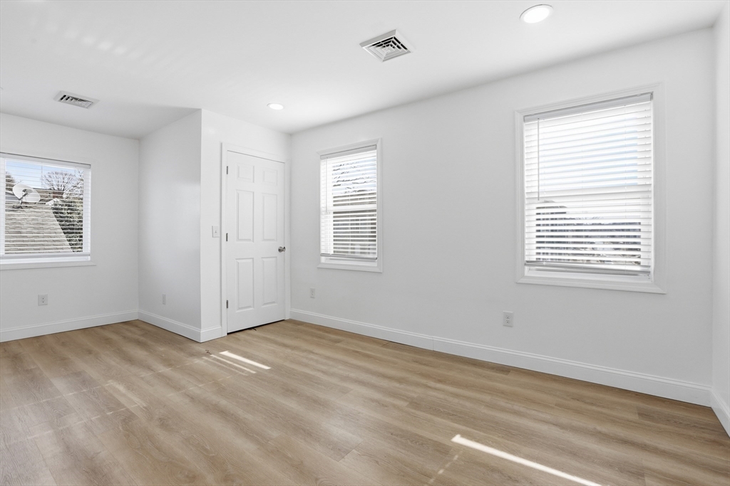 18 Haynes Street Worcester, MA 01603 - Photo 30 of 41