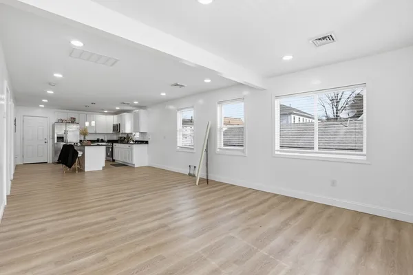 $799,900 | 18 Haynes Street, Worcester, MA 01603
