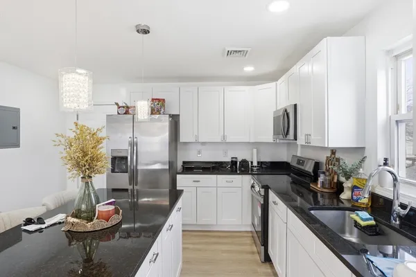 $799,900 | 18 Haynes Street, Worcester, MA 01603