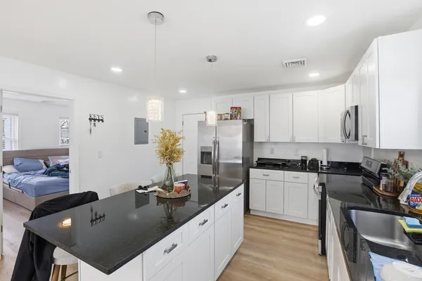 $799,900 | 18 Haynes Street, Worcester, MA 01603
