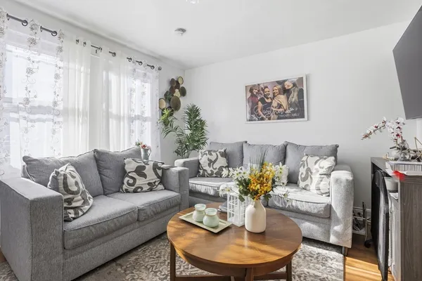 $799,900 | 18 Haynes Street, Worcester, MA 01603