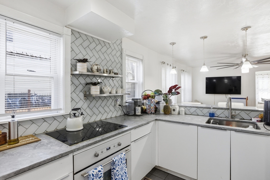 18 Haynes Street Worcester, MA 01603 - Photo 9 of 41