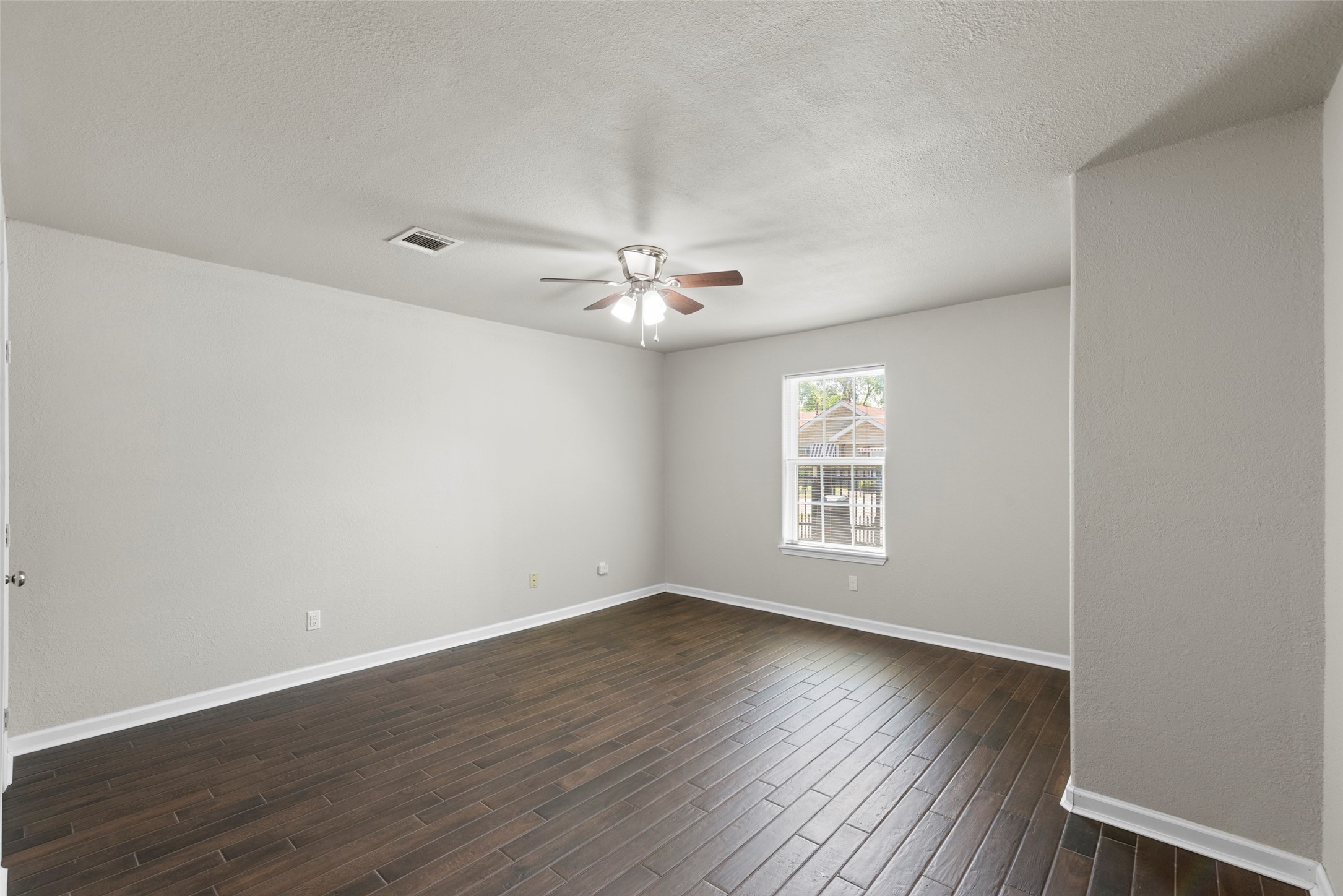 709 East 41st Street Houston, TX 77022 - Photo 12 of 25
