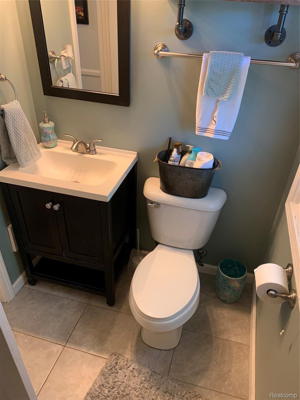 2189 Hampton Road Grosse Pointe, MI 48236 - Photo 13 of 55 IMG-2862.jpg