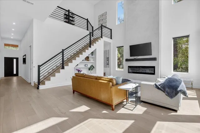 $875,000 | 111 Nob Hill Circle, Malakoff, TX 75148