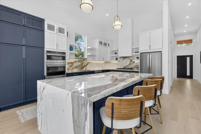 $875,000 | 111 Nob Hill Circle, Malakoff, TX 75148