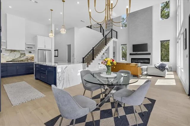 $875,000 | 111 Nob Hill Circle, Malakoff, TX 75148