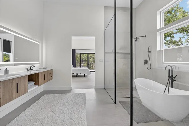 $875,000 | 111 Nob Hill Circle, Malakoff, TX 75148