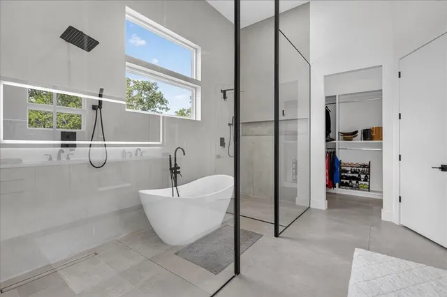 $875,000 | 111 Nob Hill Circle, Malakoff, TX 75148