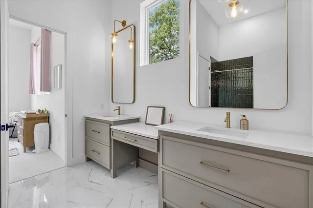 $875,000 | 111 Nob Hill Circle, Malakoff, TX 75148