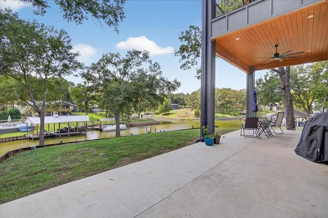 $875,000 | 111 Nob Hill Circle, Malakoff, TX 75148