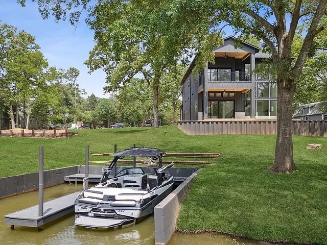 $875,000 | 111 Nob Hill Circle, Malakoff, TX 75148