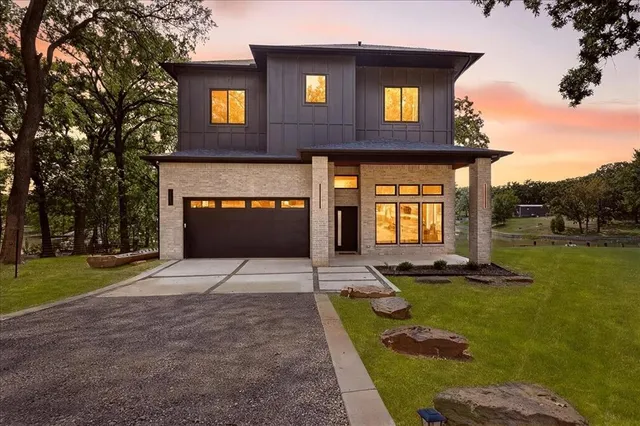 $875,000 | 111 Nob Hill Circle, Malakoff, TX 75148