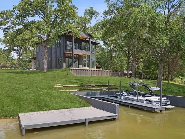 $875,000 | 111 Nob Hill Circle, Malakoff, TX 75148