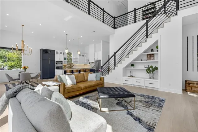 $875,000 | 111 Nob Hill Circle, Malakoff, TX 75148