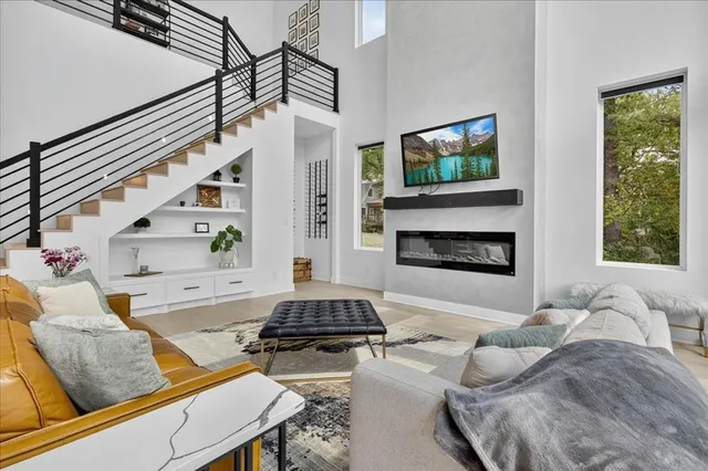 $875,000 | 111 Nob Hill Circle, Malakoff, TX 75148