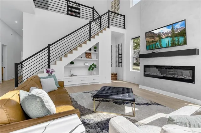 $875,000 | 111 Nob Hill Circle, Malakoff, TX 75148